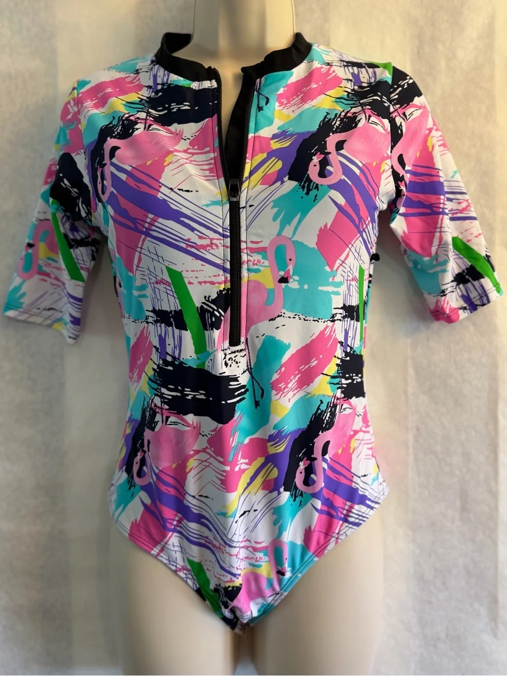 Rash guard One-Piece swim suit in tropical print w/half sleeves Sz-M. DD10‎